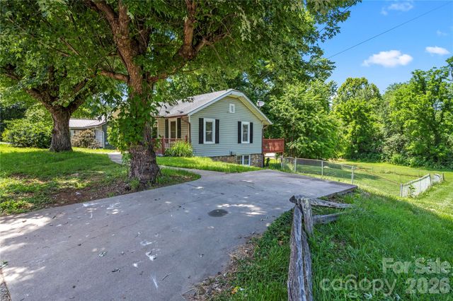 142 Substation Road, Canton, NC 28716