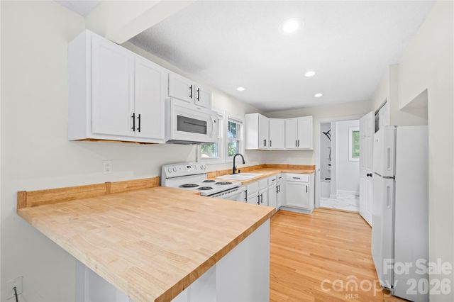 142 Substation Road, Canton, NC 28716