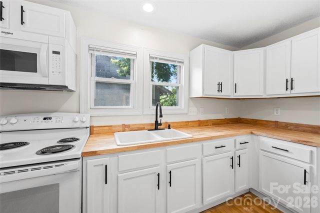142 Substation Road, Canton, NC 28716