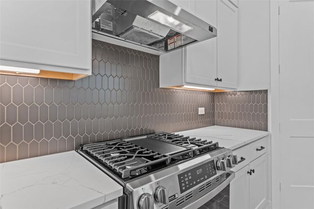 11914 North Pavillion Drive, Mont Belvieu, TX 77523