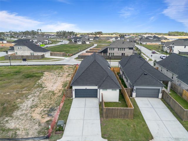 11914 North Pavillion Drive, Mont Belvieu, TX 77523