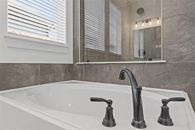 11914 North Pavillion Drive, Mont Belvieu, TX 77523