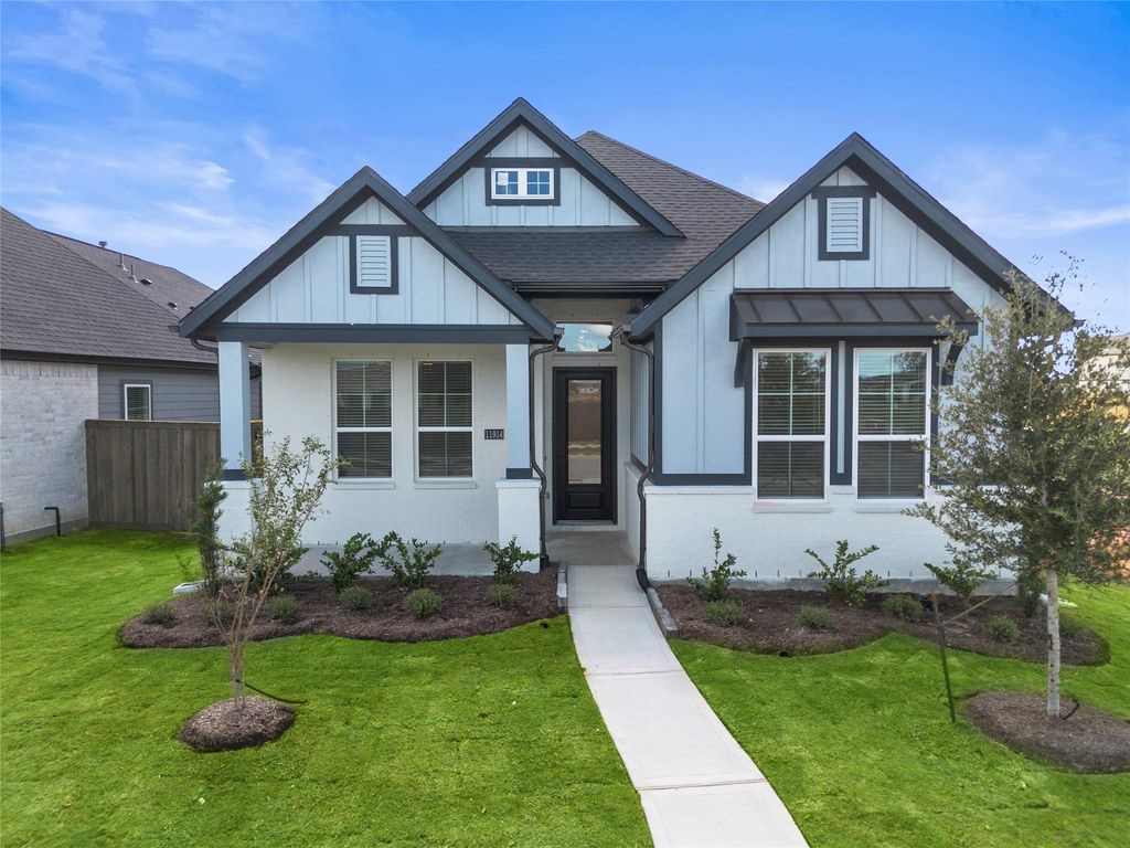 11914 North Pavillion Drive, Mont Belvieu, TX 77523