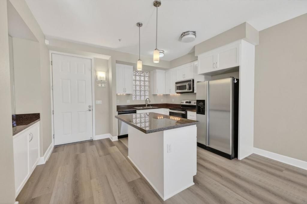 Image 10 of property listing at 800 N 8th Street 103, San Jose, CA 95112