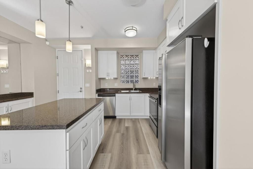 Image 11 of property listing at 800 N 8th Street 103, San Jose, CA 95112