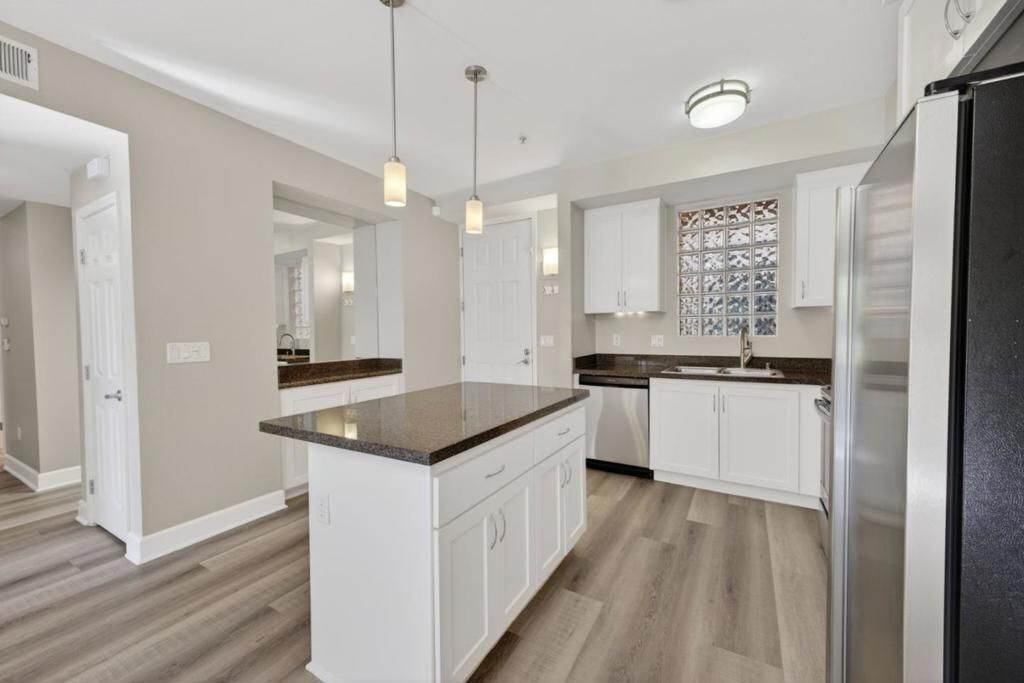 Image 13 of property listing at 800 N 8th Street 103, San Jose, CA 95112