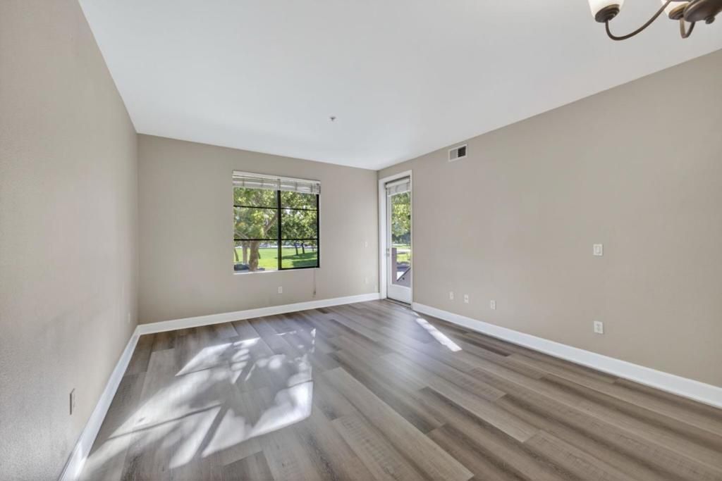 Image 16 of property listing at 800 N 8th Street 103, San Jose, CA 95112
