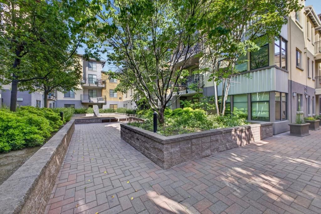 Image 31 of property listing at 800 N 8th Street 103, San Jose, CA 95112
