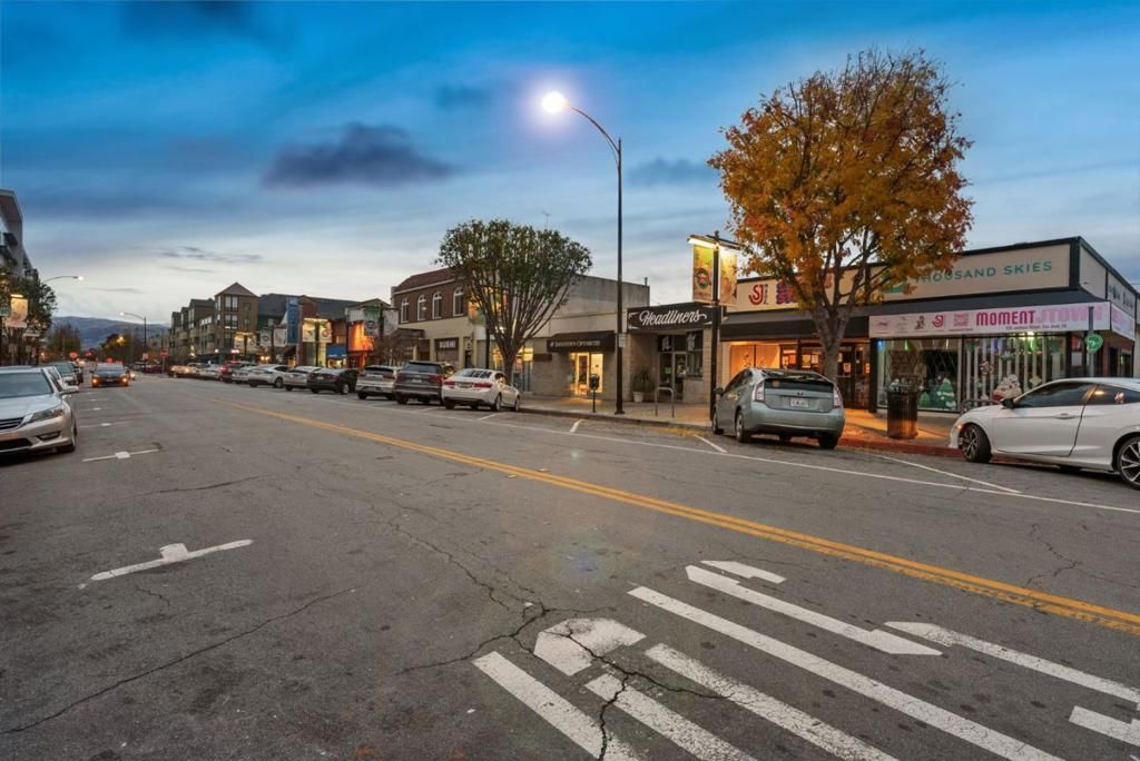 Image 35 of property listing at 800 N 8th Street 103, San Jose, CA 95112