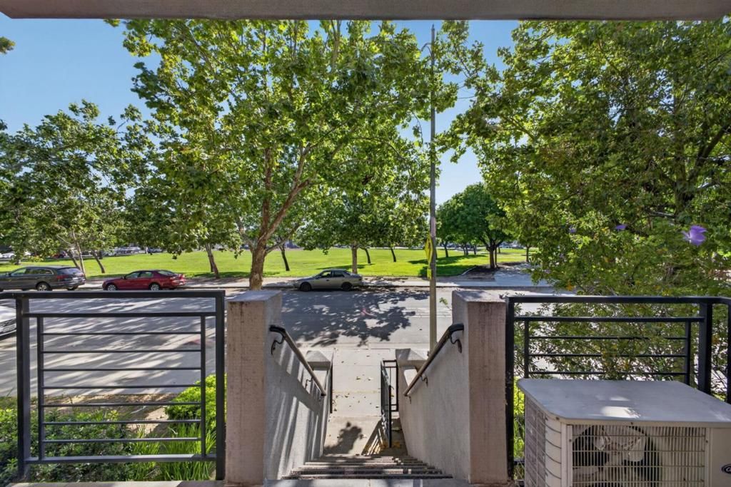 Image 4 of property listing at 800 N 8th Street 103, San Jose, CA 95112