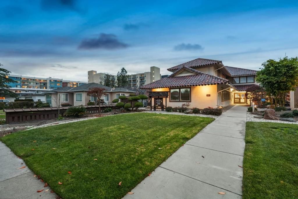 Image 41 of property listing at 800 N 8th Street 103, San Jose, CA 95112