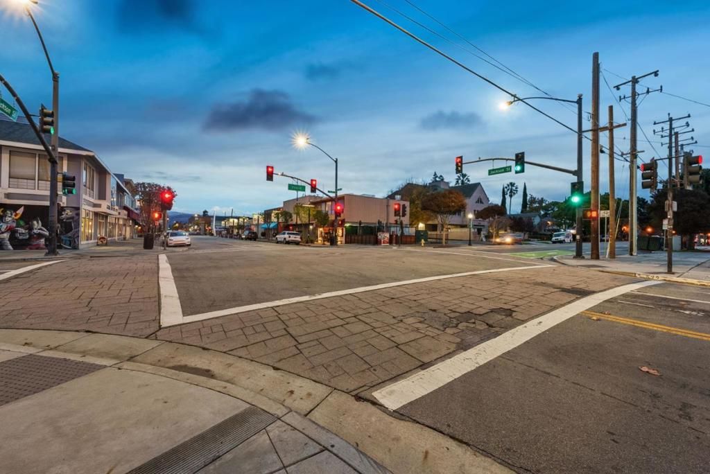 Image 42 of property listing at 800 N 8th Street 103, San Jose, CA 95112