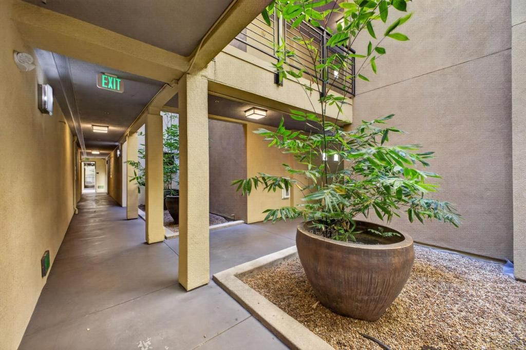 Image 6 of property listing at 800 N 8th Street 103, San Jose, CA 95112