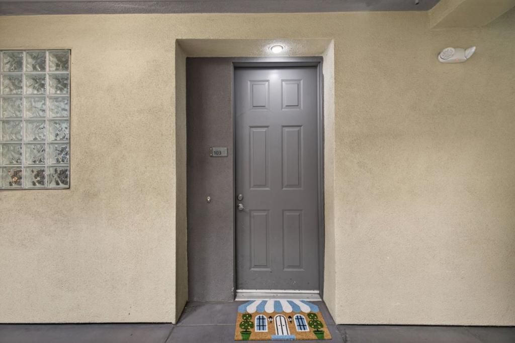 Image 7 of property listing at 800 N 8th Street 103, San Jose, CA 95112