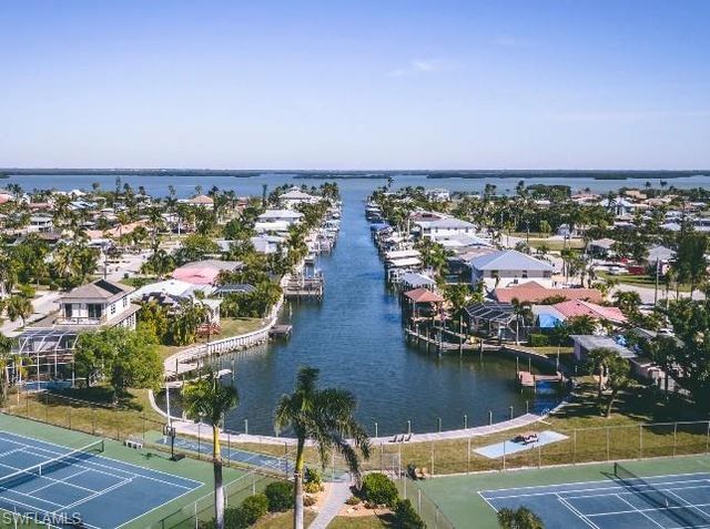 2802 13th ST SW, Lehigh Acres, FL 33976