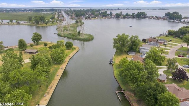 38127 Huron Pointe Drive Drive, Harrison Twp, MI 48045
