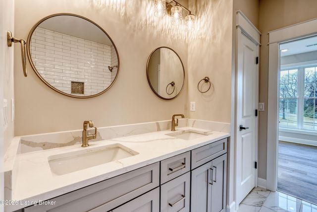 2908 Megan Thompson Way, Louisville, KY 40220