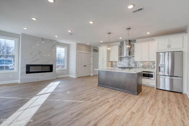 2908 Megan Thompson Way, Louisville, KY 40220