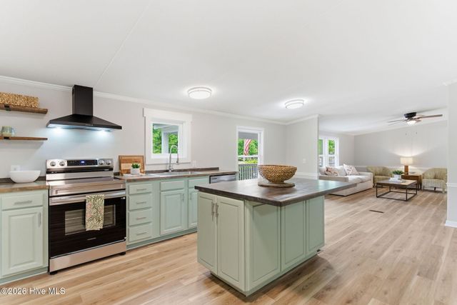 73 J E Batson Road, Hampstead, NC 28443