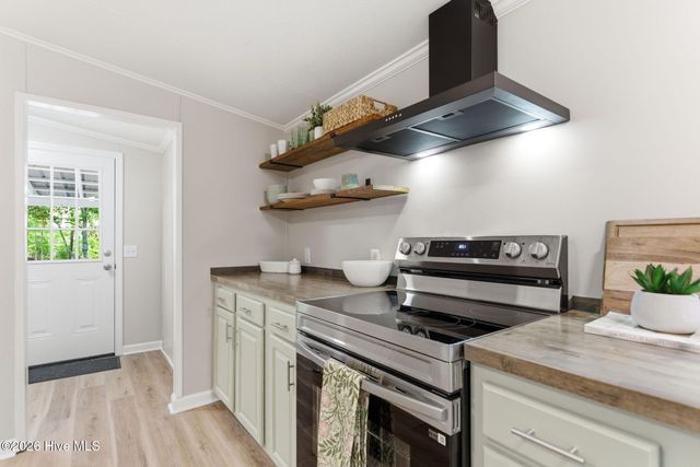 73 J E Batson Road, Hampstead, NC 28443