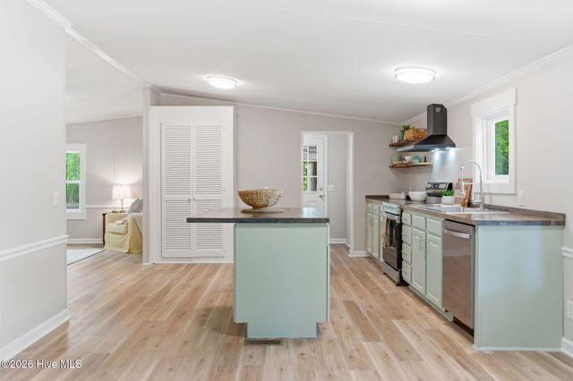 73 J E Batson Road, Hampstead, NC 28443