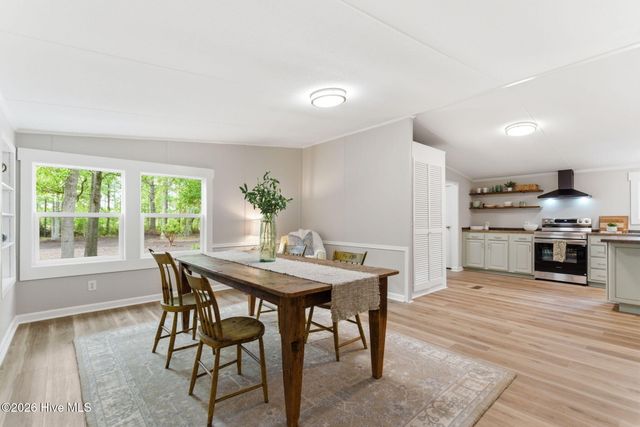73 J E Batson Road, Hampstead, NC 28443