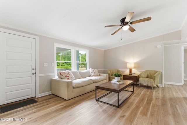 73 J E Batson Road, Hampstead, NC 28443