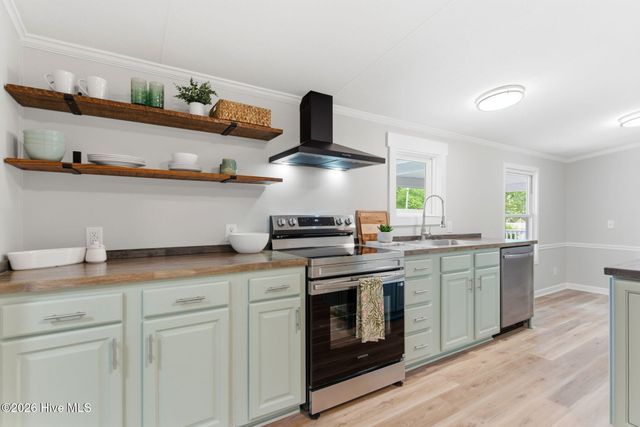 73 J E Batson Road, Hampstead, NC 28443