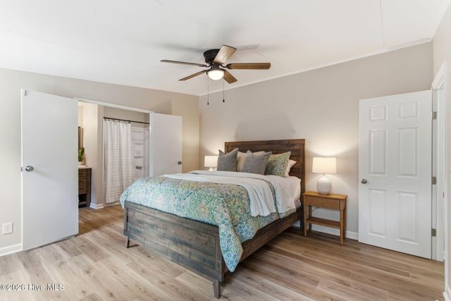 73 J E Batson Road, Hampstead, NC 28443