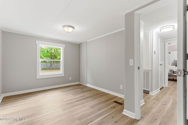 73 J E Batson Road, Hampstead, NC 28443