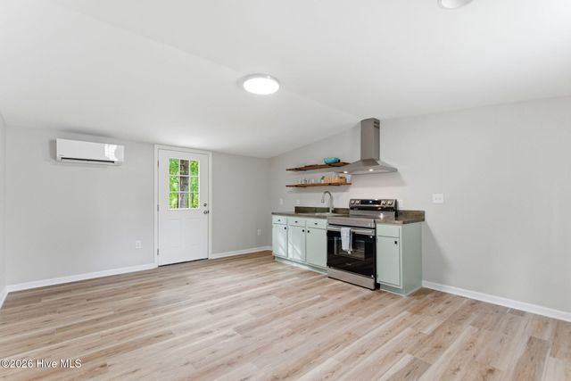 73 J E Batson Road, Hampstead, NC 28443
