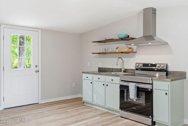 73 J E Batson Road, Hampstead, NC 28443