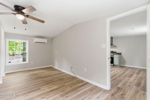 73 J E Batson Road, Hampstead, NC 28443