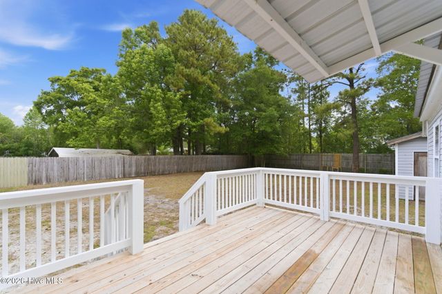 73 J E Batson Road, Hampstead, NC 28443