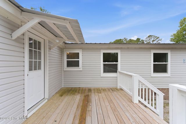73 J E Batson Road, Hampstead, NC 28443