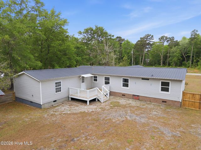 73 J E Batson Road, Hampstead, NC 28443