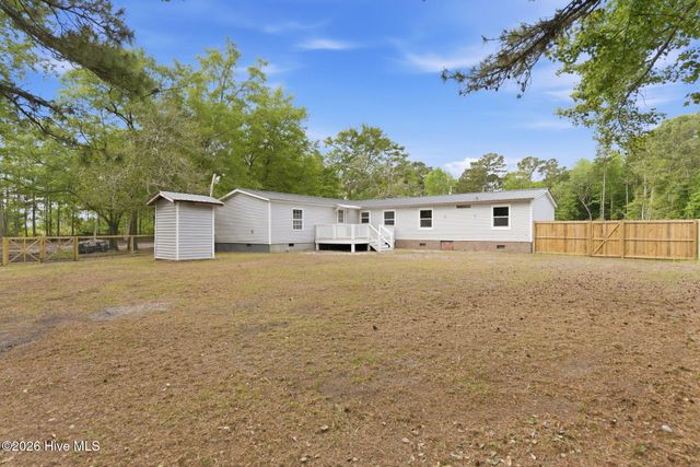 73 J E Batson Road, Hampstead, NC 28443