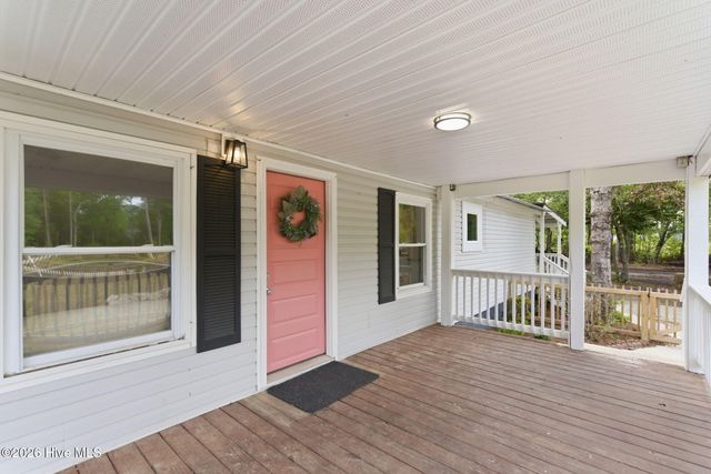 73 J E Batson Road, Hampstead, NC 28443