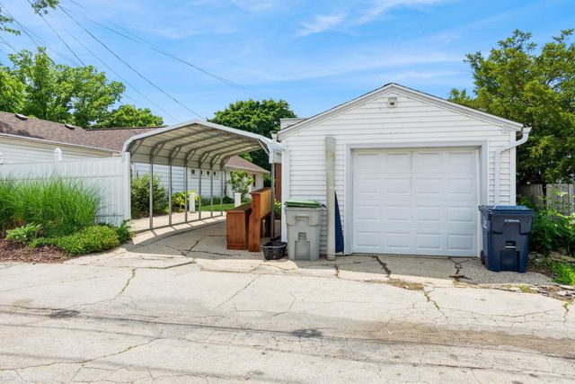 3706 N 58th BOULEVARD, Milwaukee, WI 53216