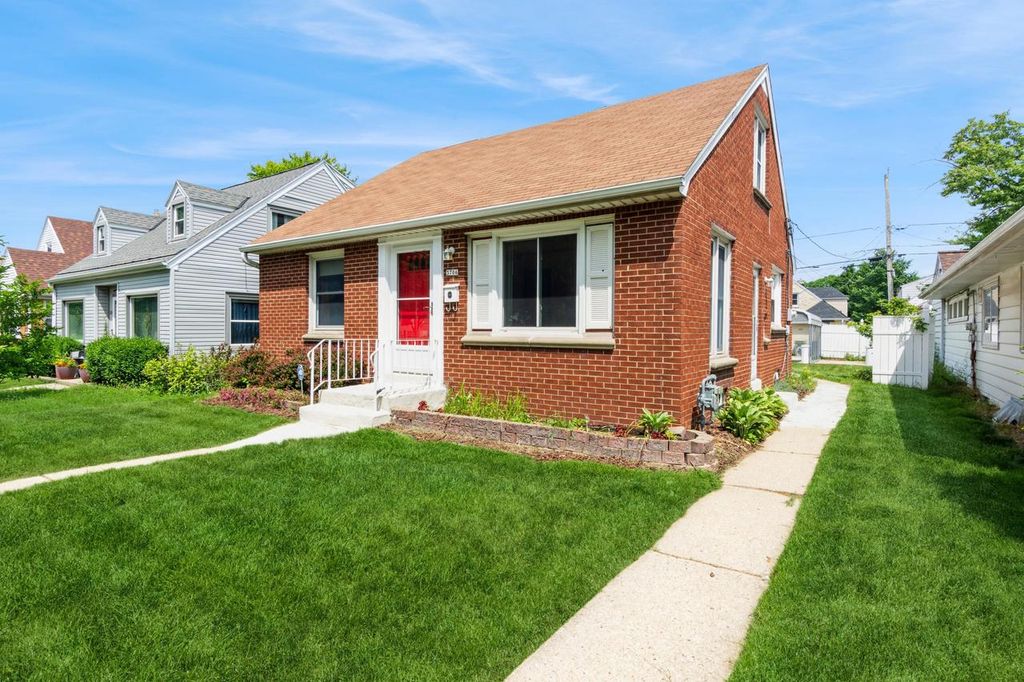 3706 N 58th BOULEVARD, Milwaukee, WI 53216