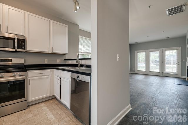 2762 Avalon Loop Road, Charlotte, NC 28269
