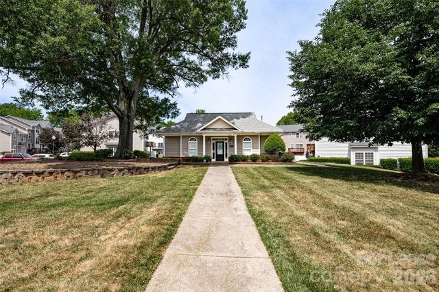 2762 Avalon Loop Road, Charlotte, NC 28269