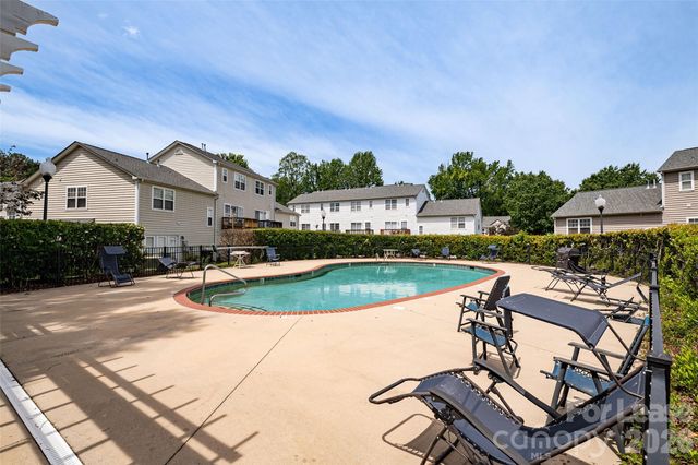 2762 Avalon Loop Road, Charlotte, NC 28269