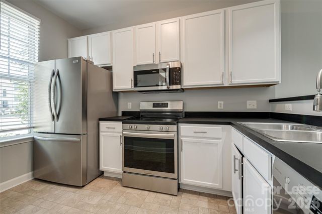 2762 Avalon Loop Road, Charlotte, NC 28269