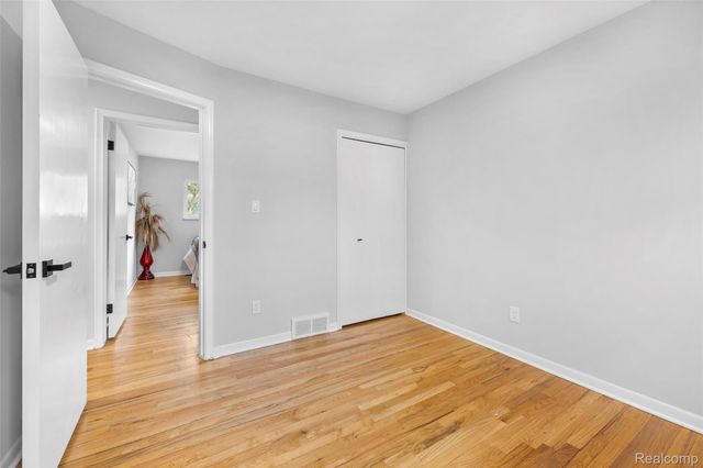 2420 E Lincoln Avenue, Royal Oak Charter Township, MI 48067