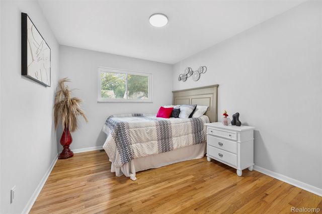 2420 E Lincoln Avenue, Royal Oak Charter Township, MI 48067