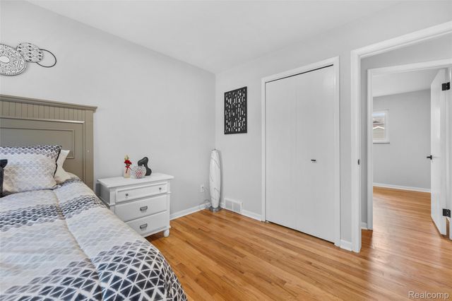 2420 E Lincoln Avenue, Royal Oak Charter Township, MI 48067