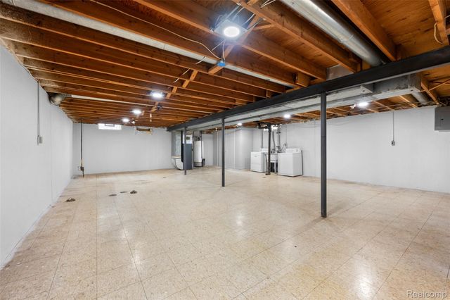 2420 E Lincoln Avenue, Royal Oak Charter Township, MI 48067