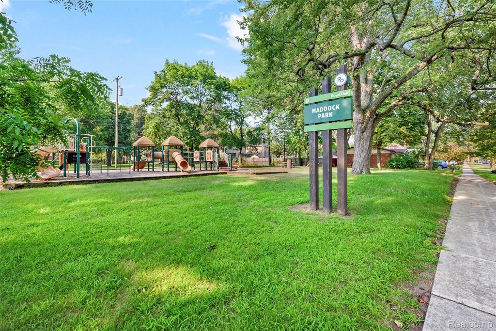 2420 E Lincoln Avenue, Royal Oak Charter Township, MI 48067