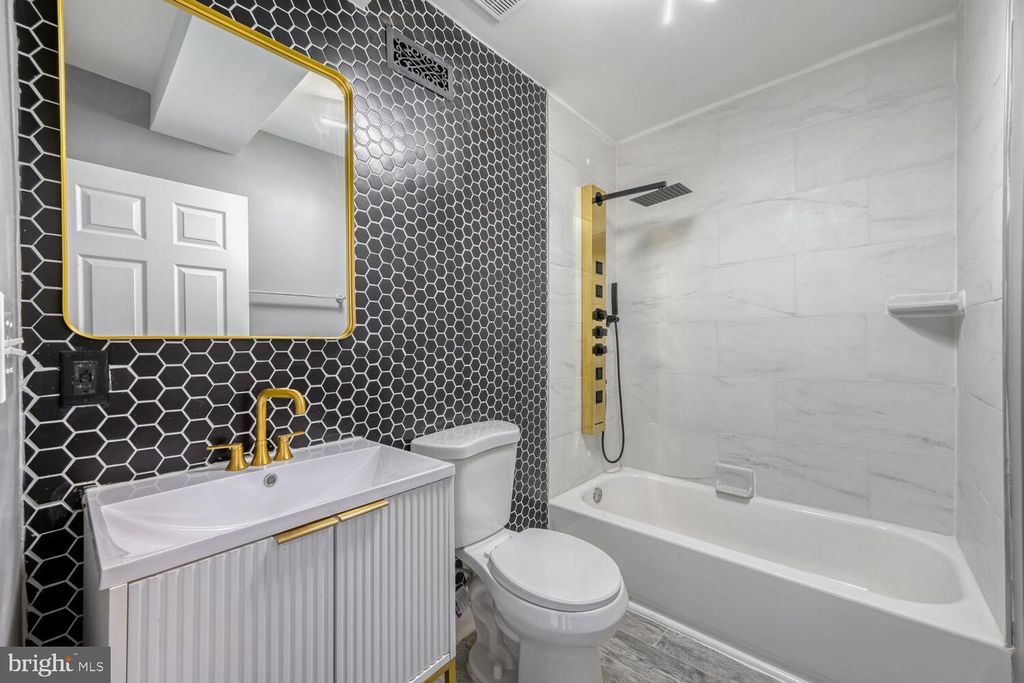 Image 12 of property listing at 2312 CALVERTON HEIGHTS AVE, Baltimore, MD 21216